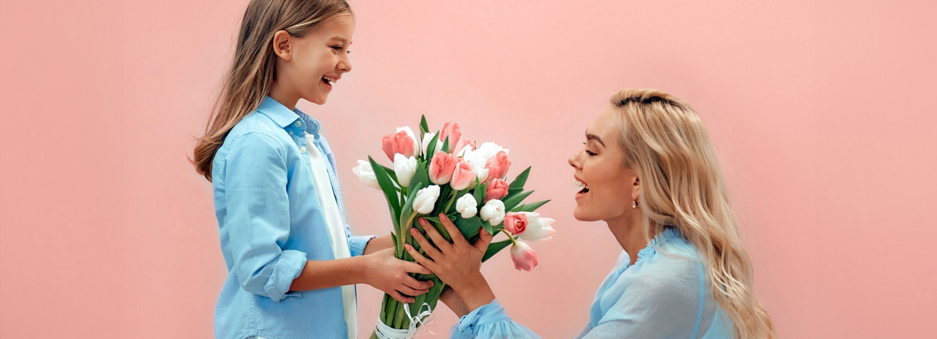 Same-Day Hand-Tied Bouquets by Poco Loco Flowers: Best Online Bouquet Delivery in Dubai